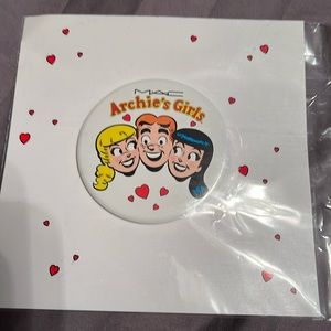 Mac Cosmetics, Archie girls, collector pin